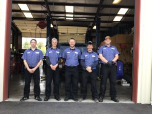 5 Service Technicians posing for a picture at Scofield Automotive in Green, OR